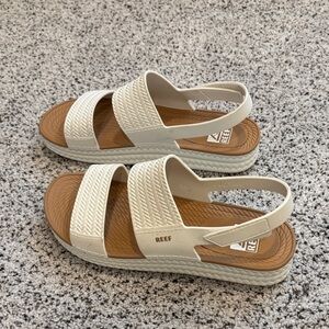 Reef Women's sandal, white and tan, water vista, size 8.